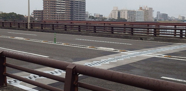 橋梁補修（伸縮継手補修工）の施工画像